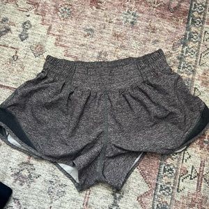 Lululemon Hottie Hot shorts 2.5 inch